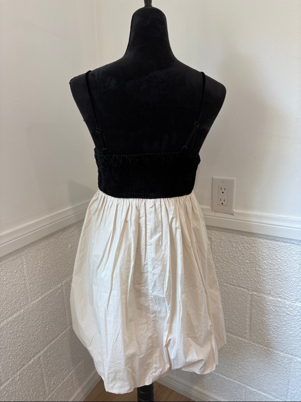 American Eagle Mini Dress Black Ivory Size Medium - Picture 6 of 12